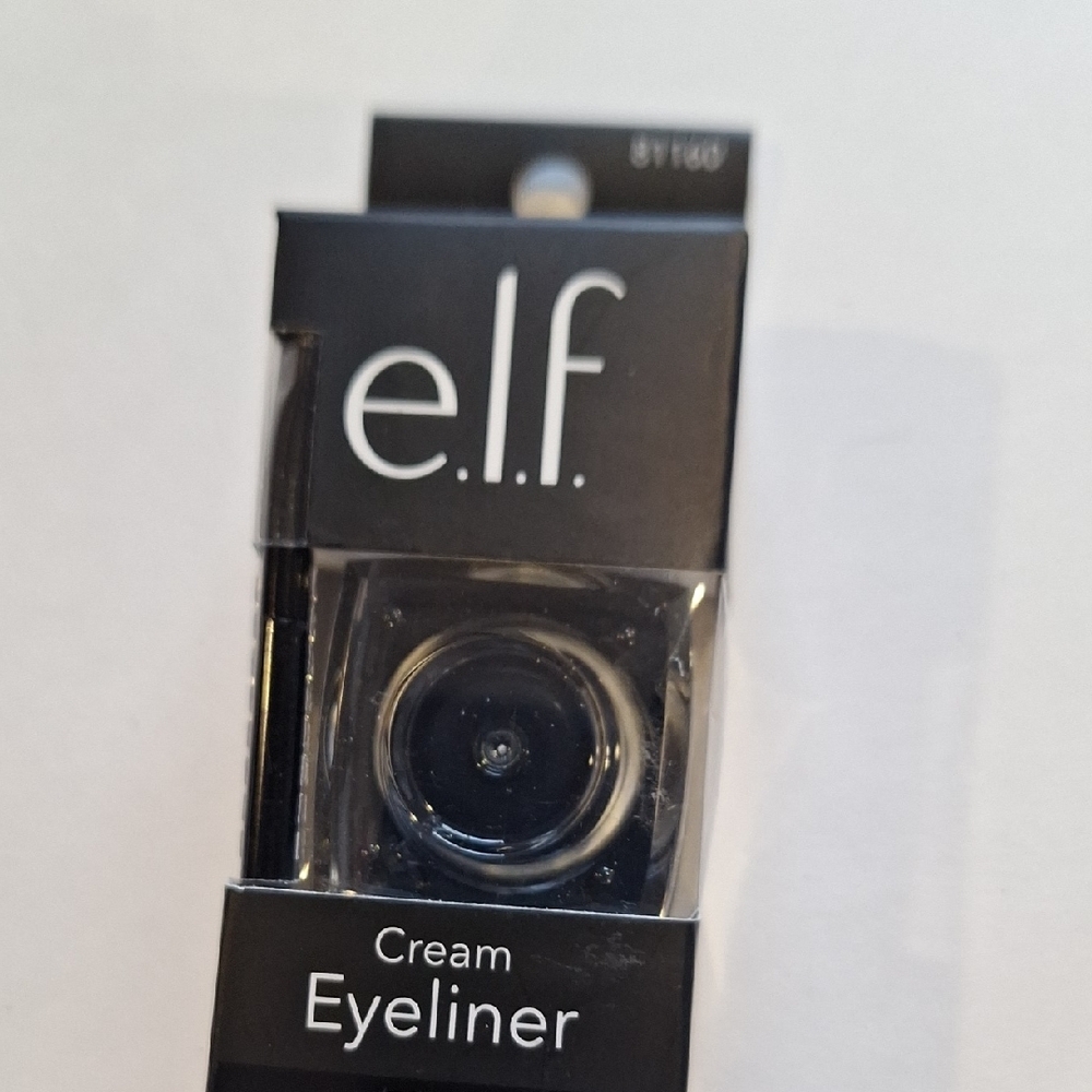 Bring the inner beauty out with this luxurious bold creamy eyeliner in Black